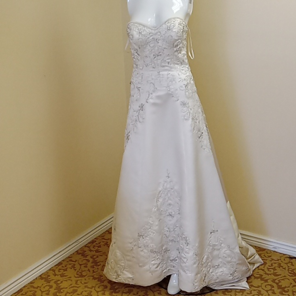 Demetrios size 2 wedding gown